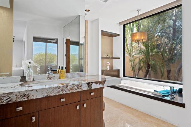 15 Buena Vista Court, Rancho Mirage CA: https://media.crmls.org/mediaz/fb918d50-6a38-48cc-a9ee-a0bff3b5ce8e.jpg