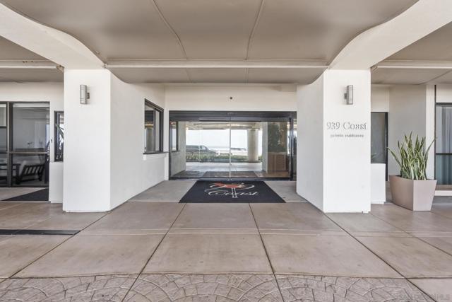 939 Coast Blvd, La Jolla CA: https://media.crmls.org/mediaz/fb926fcb-7969-4d7e-a22d-9d517dd5a80c.jpg