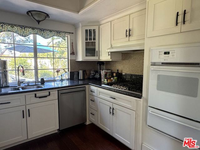 31007 Minute Man Way, Westlake Village CA: https://media.crmls.org/mediaz/fb92bc02-3069-4525-900a-fd676420a76e.jpg