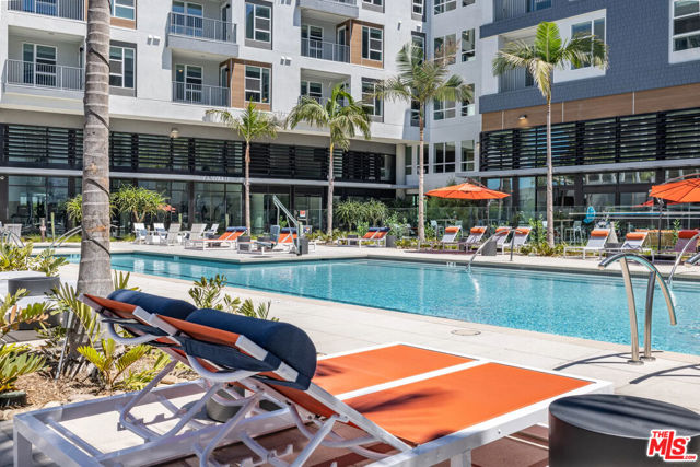 5075 Camino De La Siesta, San Diego CA: https://media.crmls.org/mediaz/fb930211-fc67-4a0e-86c9-f1674b9b8a42.jpg