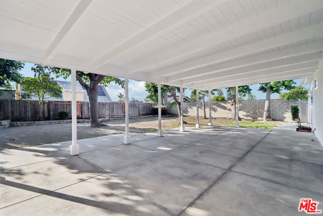 23681 Cavanaugh Road, Lake Forest CA: https://media.crmls.org/mediaz/fb933fb2-22d4-4b7c-82b6-261810118b65.jpg