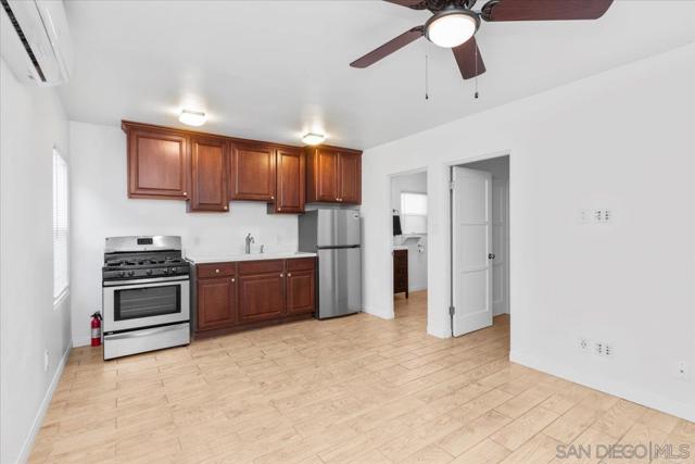 814 16 Pismo Ct., San Diego CA: https://media.crmls.org/mediaz/fb9382b8-1b21-4952-914a-538a948e806b.jpg