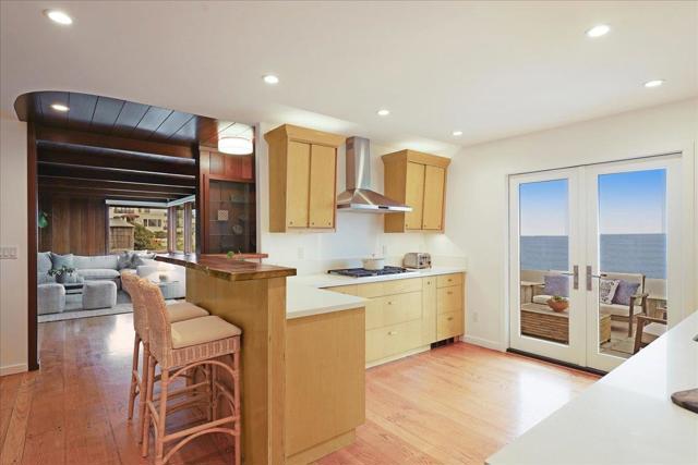 1004 W Cliff Drive, Santa Cruz CA: https://media.crmls.org/mediaz/fb94fd7d-2946-477f-bb90-8b0079e4d4b3.jpg