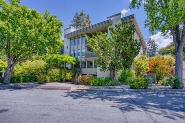 320 Palo Alto Avenue, Palo Alto CA: https://media.crmls.org/mediaz/fb953989-ca14-4426-a39c-c56e2c462d24.jpg