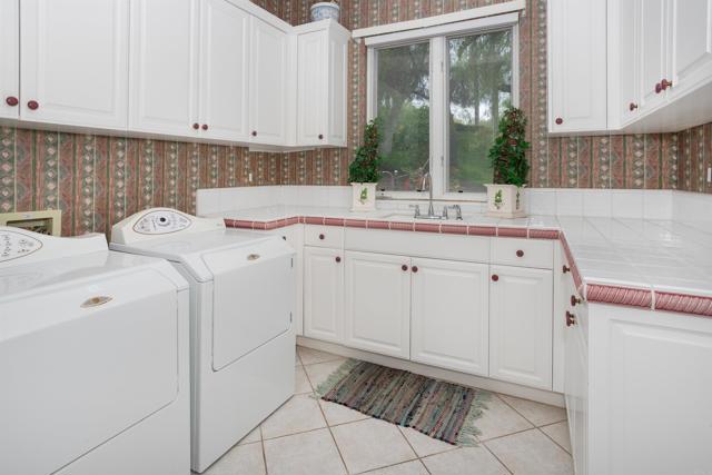 13645 Paseo De La Huerta, Poway CA: https://media.crmls.org/mediaz/fb9583d5-3b80-48e9-a4c9-7178b23f0bed.jpg