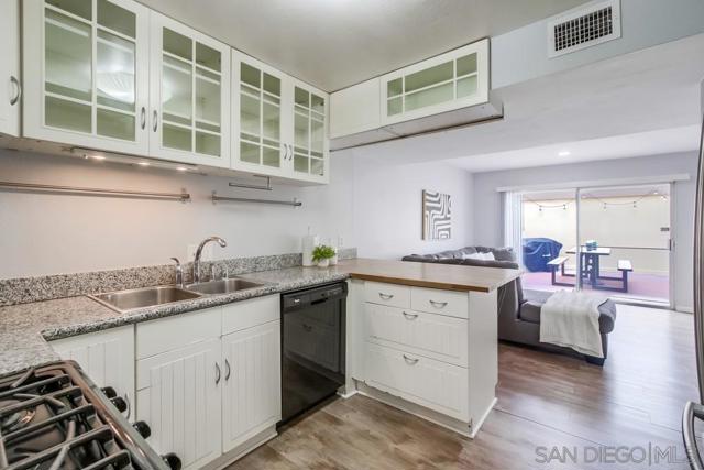 10565 Caminito Basswood, San Diego CA: https://media.crmls.org/mediaz/fb95aa34-b254-4765-a985-10d53e7e262a.jpg