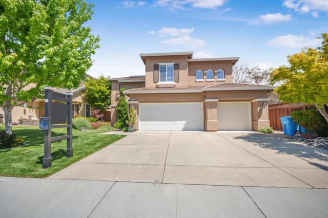1429 Goshawk Court, Gilroy CA: https://media.crmls.org/mediaz/fb95e7bc-0383-432d-8b45-de1105644aa9.jpg