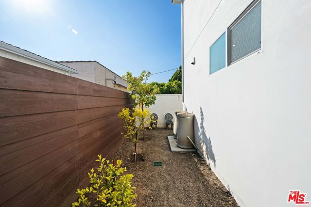 10623 W Olympic Boulevard, Los Angeles CA: https://media.crmls.org/mediaz/fb95ffcd-3b7b-46f9-ab43-7f7be879842d.jpg