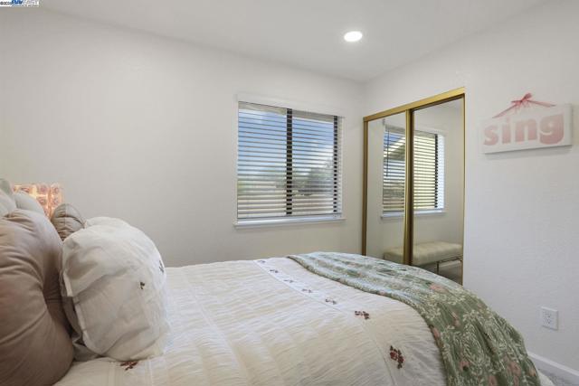7650 Arbor Creek Cir, Dublin CA: https://media.crmls.org/mediaz/fb96567e-6fc2-43b4-a5d6-c477ebc9e3f9.jpg