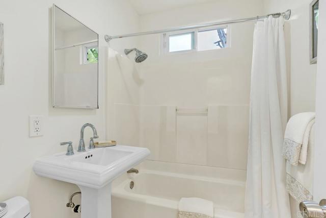 4725 Saratoga Avenue, San Diego CA: https://media.crmls.org/mediaz/fb97494b-77dd-43c9-b18f-94588051be0e.jpg