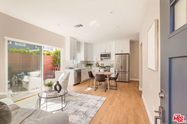 1016 S Bundy Drive, Los Angeles CA: https://media.crmls.org/mediaz/fb977d2c-cb34-4c9c-b85d-beaccd60f330.jpg