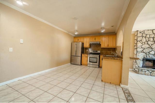 10181 Mayor Circle, San Diego CA: https://media.crmls.org/mediaz/fb978939-fbc4-4aeb-9e6d-38dada9da53d.jpg