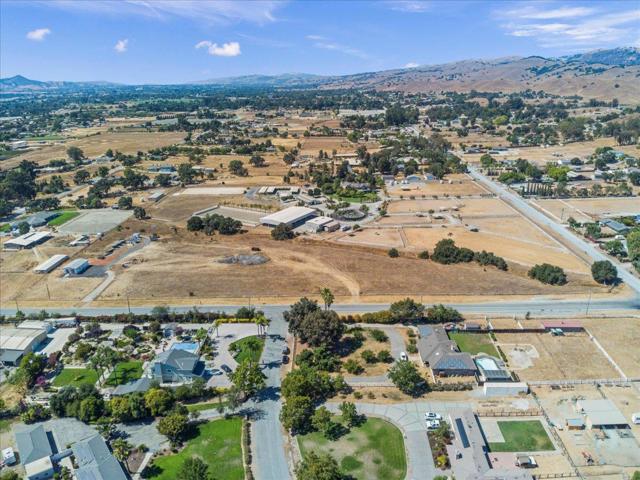 2055 Rucker Avenue, Gilroy CA: https://media.crmls.org/mediaz/fb9824e7-9269-47d5-9b8f-e81d7e9dfd48.jpg