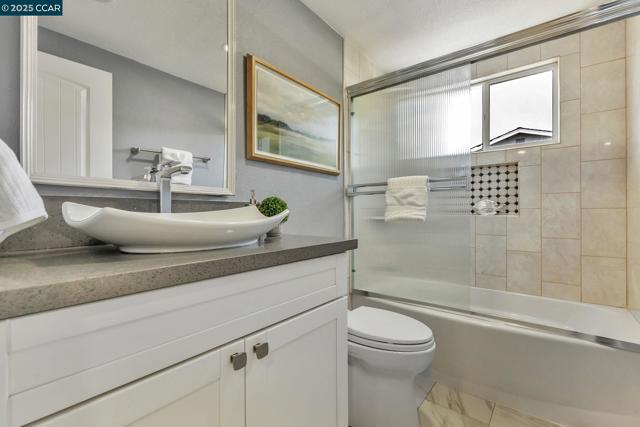 2782 Canyon Creek Dr, San Ramon CA: https://media.crmls.org/mediaz/fb989cb8-c1ce-4576-92a4-1744c26f2b70.jpg