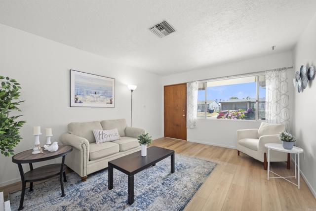 742 Jefferson Avenue, Chula Vista CA: https://media.crmls.org/mediaz/fb98ac0f-0cc7-43c5-830b-0ee0af375813.jpg