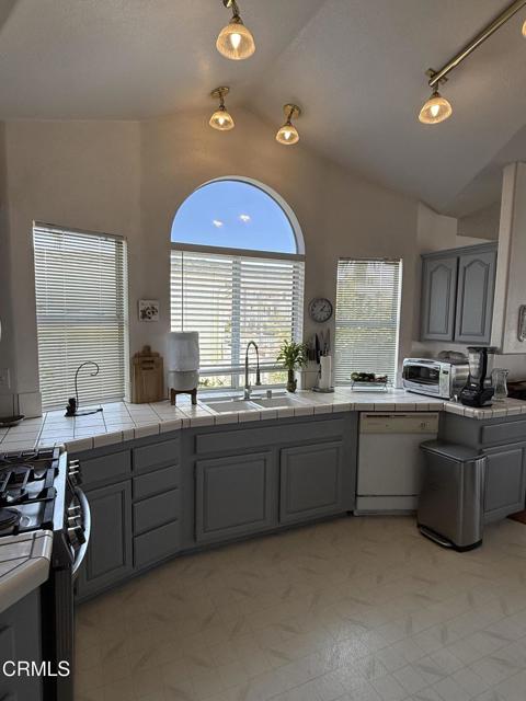 Detail Gallery Image 14 of 56 For 1215 Anchors Way Dr #230,  Ventura,  CA 93001 - 2 Beds | 2 Baths