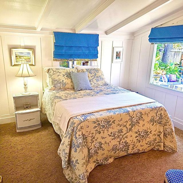 0 Ocean Avenue 1 NE Santa Rita, Carmel CA: https://media.crmls.org/mediaz/fb98b584-c8aa-41bc-835d-50964fefaa75.jpg