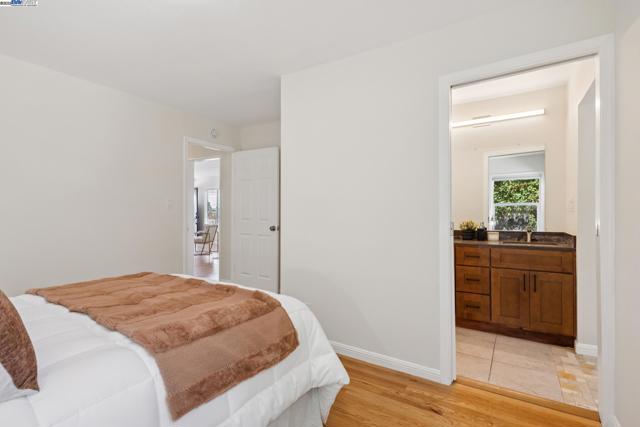 2643 99Th Ave, Oakland CA: https://media.crmls.org/mediaz/fb991759-5842-444e-9aea-943993d938e4.jpg