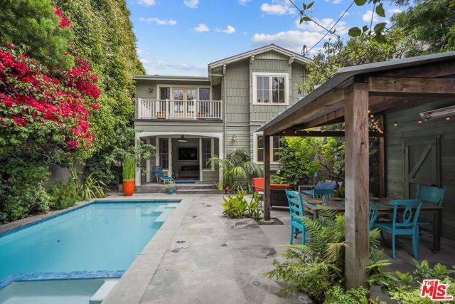 813 Crestmoore Place, Venice CA: https://media.crmls.org/mediaz/fb992683-2651-42a0-b2e9-e3ce5d6919a4.jpg