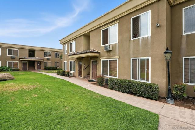 792 Avocado Ave, El Cajon CA: https://media.crmls.org/mediaz/fb9a43b6-c95a-4b38-bd2e-ade953574db0.jpg