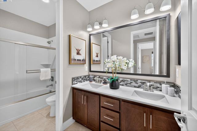 7058 Atlas Peak Dr, Dublin CA: https://media.crmls.org/mediaz/fb9a4da3-f5e4-481f-8e47-8bb9271a5c9e.jpg