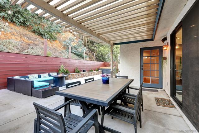 2002 Mendocino Blvd, San Diego CA: https://media.crmls.org/mediaz/fb9a63c7-1c1e-461f-a298-f49fe4f59e88.jpg