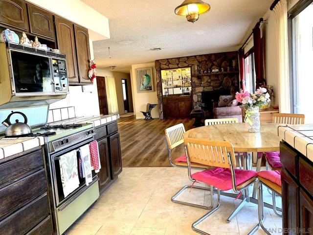 30809 Desert Shadow Rd, Castaic CA: https://media.crmls.org/mediaz/fb9aba94-0f34-4cd5-a071-c874f6a69f6b.jpg