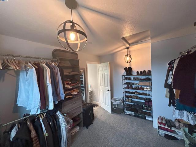 588 E Angela St, Pleasanton CA: https://media.crmls.org/mediaz/fb9acb9a-f8d0-4ae7-a9d3-d91dfef4cdf9.jpg