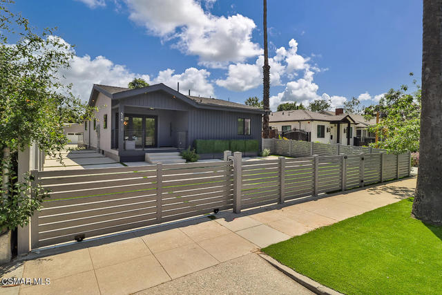 514 W Washington Boulevard, Pasadena CA: https://media.crmls.org/mediaz/fb9b5749-1d18-4bc9-ac99-7d40842d7fa5.jpg
