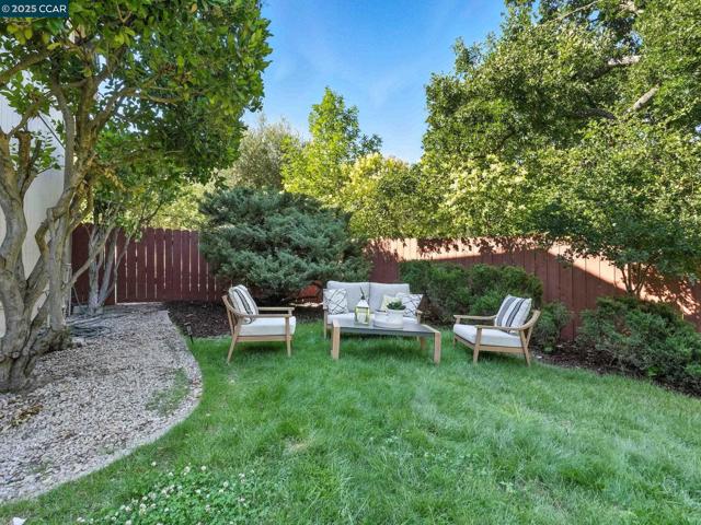 1542 Hillgrade Ave, Alamo CA: https://media.crmls.org/mediaz/fb9b9b70-ab4a-430f-8e50-6b918424b7ad.jpg