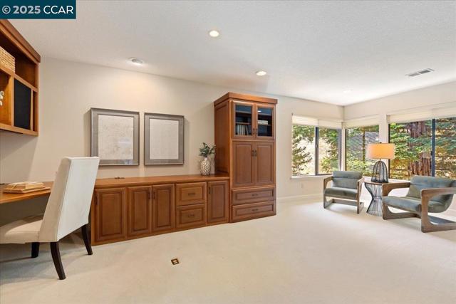 4101 Fox Creek Ct, Danville CA: https://media.crmls.org/mediaz/fb9bae46-6568-4b93-8021-837707d799d4.jpg