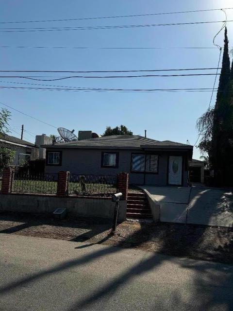 1323 El Serento Drive, Bakersfield CA: https://media.crmls.org/mediaz/fb9bc9a6-a5c0-4f2f-b679-0700db725c06.jpg