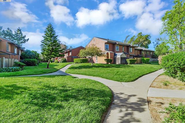 38627 Cherry Ln, Fremont CA: https://media.crmls.org/mediaz/fb9d3696-e8fe-4ac9-82d7-fdfd8e7e8de6.jpg