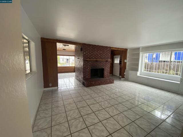 2221 80Th Ave, Oakland CA: https://media.crmls.org/mediaz/fb9d6d09-5481-4a5b-8c1b-6dff373de152.jpg
