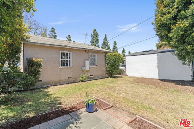 4030 Boise Avenue, Los Angeles CA: https://media.crmls.org/mediaz/fb9d9280-ef18-47e0-9387-c4c306cd60c7.jpg