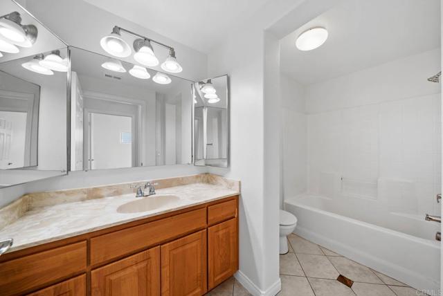 2707 Lake Pointe DR, Spring Valley CA: https://media.crmls.org/mediaz/fb9e1e2f-8e4f-4425-b1f6-820fa5910f44.jpg