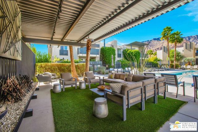 173 The riv, Palm Springs CA: https://media.crmls.org/mediaz/fb9e8234-1f90-4bd6-9a32-f78f61886280.jpg