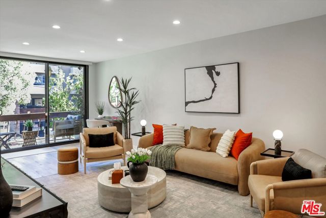 7300 Franklin Avenue, Los Angeles CA: https://media.crmls.org/mediaz/fb9f4c3b-fc58-4d96-928c-19309ebbead0.jpg