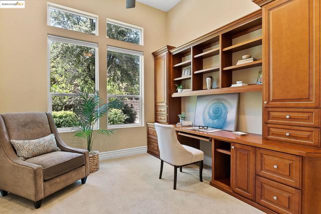 1101 Lafite Ct, Brentwood CA: https://media.crmls.org/mediaz/fb9fb1ea-6b70-462c-a26e-31d2ca621f2e.jpg