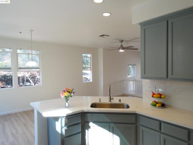 1150 Summer Ln, Richmond CA: https://media.crmls.org/mediaz/fb9fdb6b-0d4b-4284-b194-0a433bdea6c2.jpg