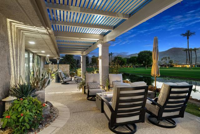 4 Saint Marys Court, Rancho Mirage CA: https://media.crmls.org/mediaz/fba0b52a-bcf3-4d15-9118-5616bda63105.jpg