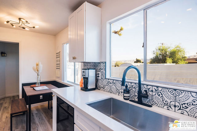 6974 Apache Trail, Yucca Valley CA: https://media.crmls.org/mediaz/fba0ea71-3967-4734-8f5e-714878fe180a.jpg