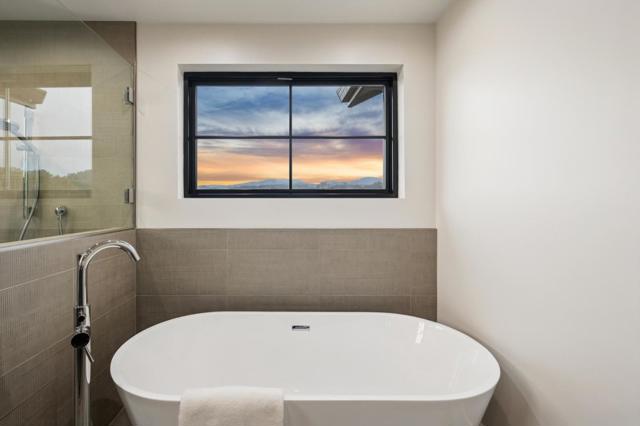 587 Creekside Court, Half Moon Bay CA: https://media.crmls.org/mediaz/fba0ffd5-d4c8-4afd-bbb5-09b715d9fcd9.jpg