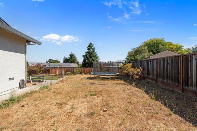 215 Rays Circle, Hollister CA: https://media.crmls.org/mediaz/fba11d7f-8403-4f0b-880b-6dcd23c81511.jpg