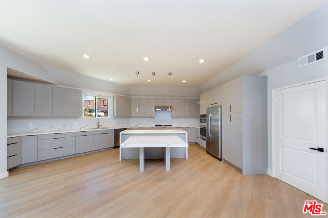 2143 Kerwood Avenue, Los Angeles CA: https://media.crmls.org/mediaz/fba138c0-3b49-43e3-a397-3f6a92eeaa38.jpg