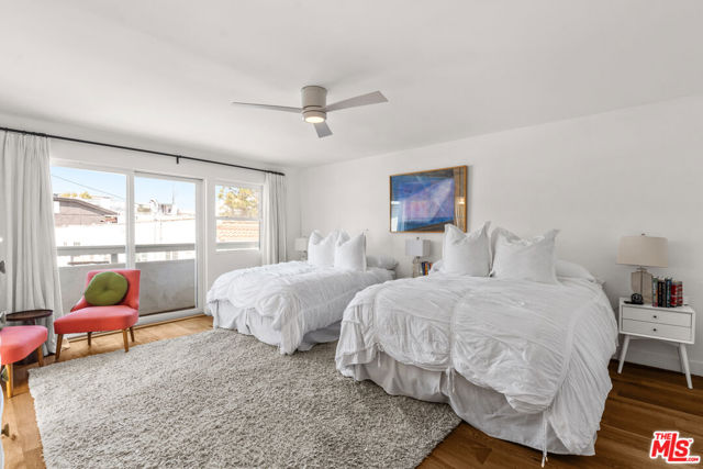 3501 Esplanade, Marina del Rey CA: https://media.crmls.org/mediaz/fba16ba3-0e82-4503-8b7e-80a722fc2eb4.jpg