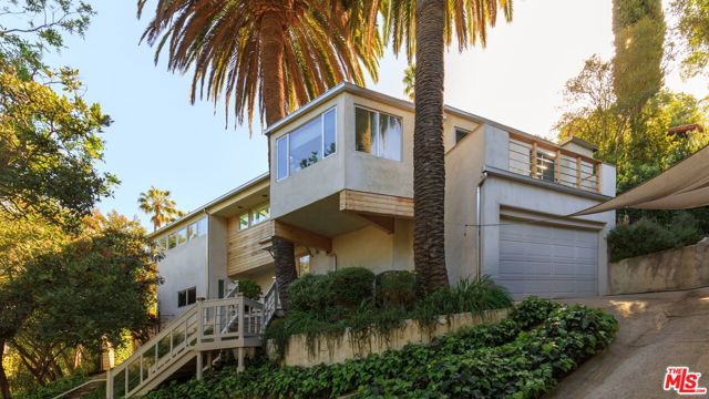 14622 Valley Vista Boulevard, Sherman Oaks CA: https://media.crmls.org/mediaz/fba17d45-d8e2-4ff9-986e-2ab47bce6688.jpg