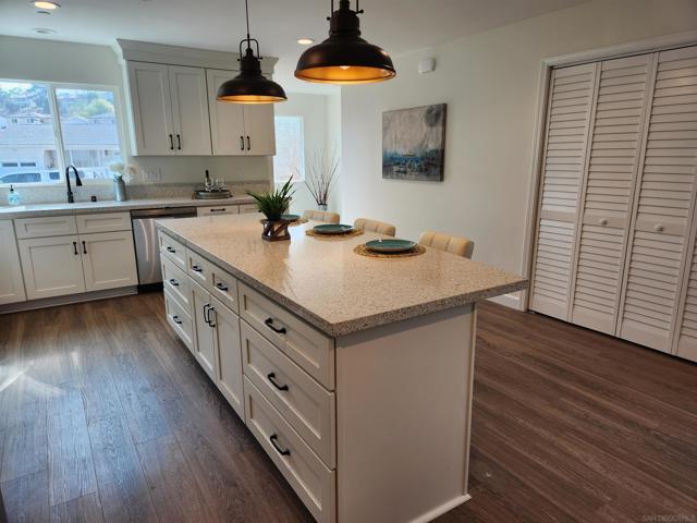 750 N Citrus Avenue, Vista CA: https://media.crmls.org/mediaz/fba1ce70-6ddc-468d-a485-c0981c02533f.jpg