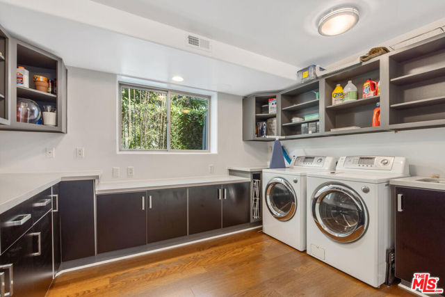 1312 Shoreline Drive, Santa Barbara CA: https://media.crmls.org/mediaz/fba20f64-da2b-4d79-9ac5-b9b4218d9a35.jpg
