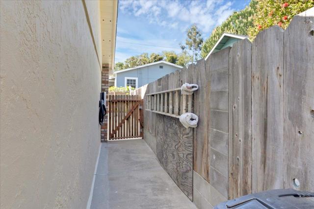 670 Van Buren Circle, Monterey CA: https://media.crmls.org/mediaz/fba22de2-3007-41e7-ae29-da6c92947d6b.jpg
